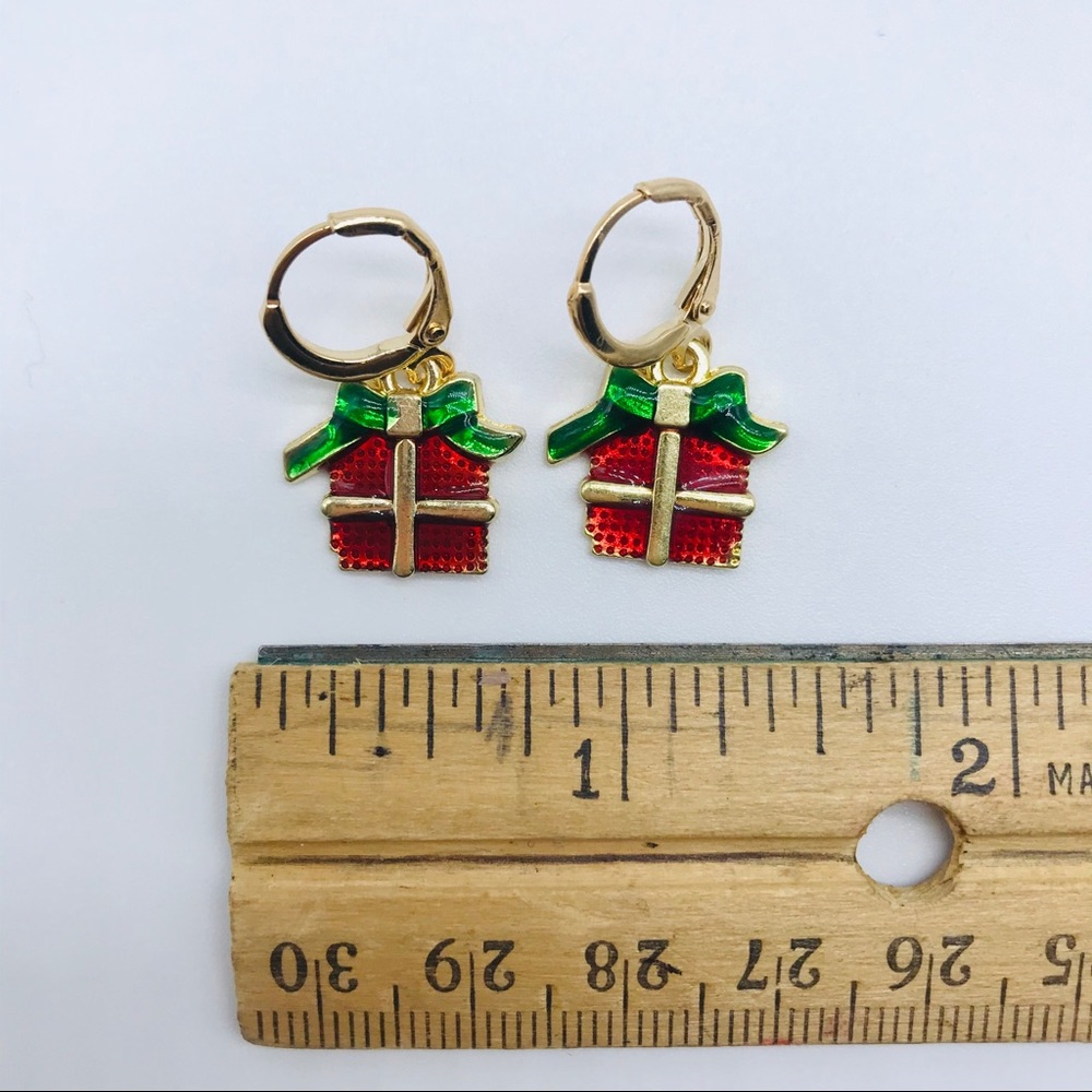 Christmas gift box dangling earrings new